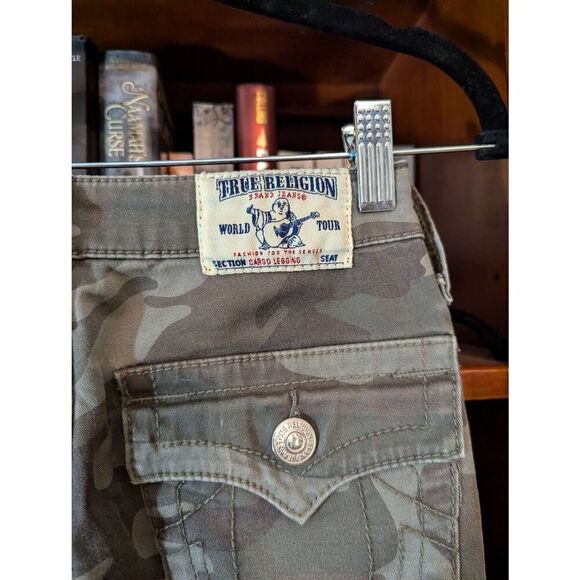 True Religion Women’s 24 Camo Utility Leggings Pants in Green Pockets - Picture 3 of 8